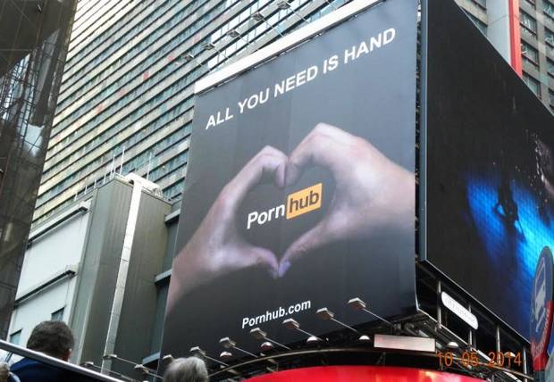 O cartaz que esteve durante alguns dias em Times Square. Fonte: The Independent