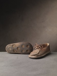 The children’s Derby shoe, called Primi passi, which means ‘first steps’ in Italian, was created in light brown calfskin with a patented non-slip sole by Salvatore Ferragamo in 1946 for his eldest son Ferruccio Ferragamo © Arrigo Coppitz