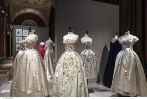 Vestidos de noite de Christian Dior de 1952-55. © Pierre Antoine