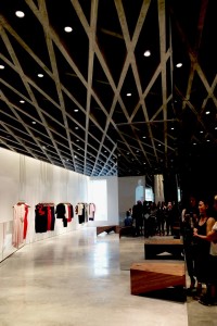 The-monumental-ceiling-st-VB-new-store-Vogue-24Sept14-pr_b