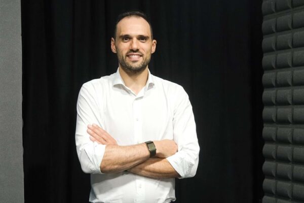 Tiago Santos: “É preciso saber conversar com a inteligência artificial e ser crítico”