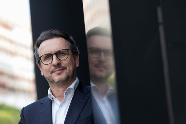 Paulo Teixeira: As políticas de Trump “podem ter efeitos no investimento das empresas fora dos EUA”