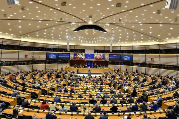 Parlamento Europeu reduz exigências de sustentabilidade para as PME