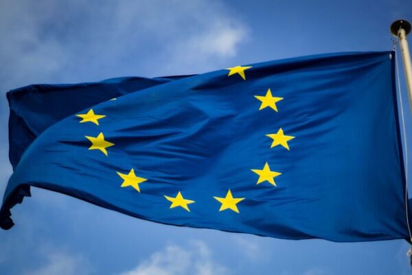 Bruxelas lança nova estratégia para a igualdade LGBTIQ+