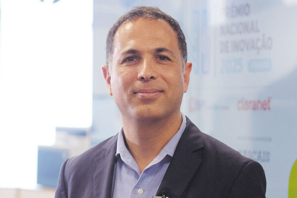 Paperweight AI: Quando as prateleiras começam a pensar