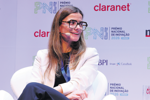 Bruxelas prepara 660 mil milhões para inovação energética
