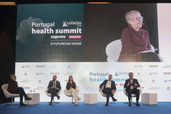 Negócios Iniciativas | É fundamental reformar o SNS e valorizar as carreiras