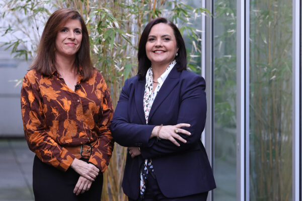 Mikaella Andrade, diretora de intervenção local da Gebalis (esq.), e Rute Xavier, professora da Universidade Católica Portuguesa