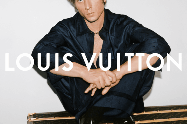Jeremy Allen White é o novo embaixador da Louis Vuitton