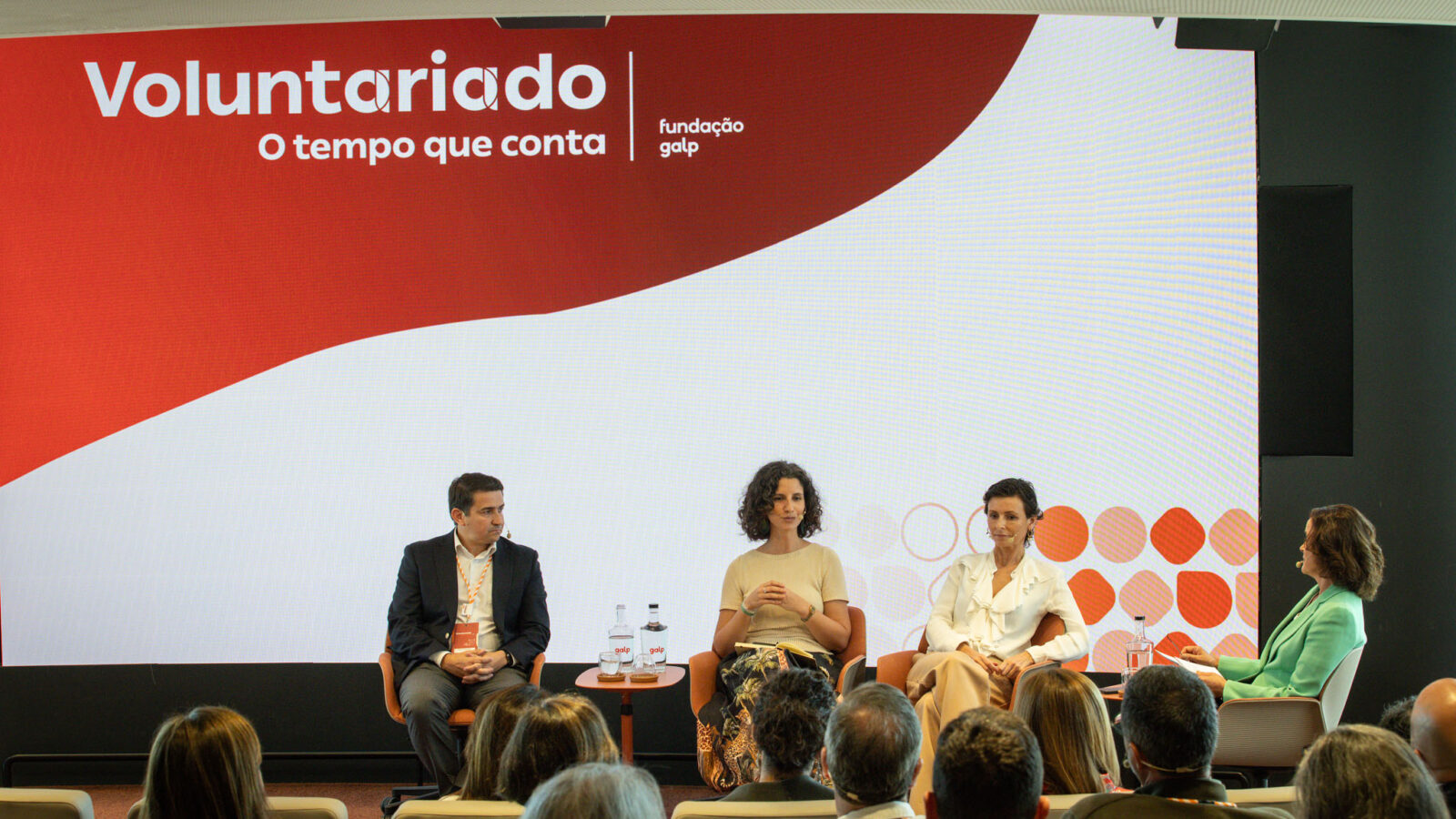 Da comunidade para as empresas