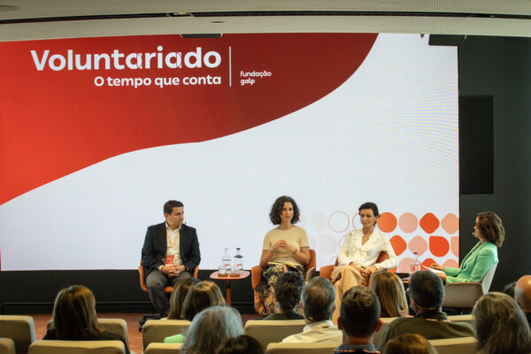 Da comunidade para as empresas