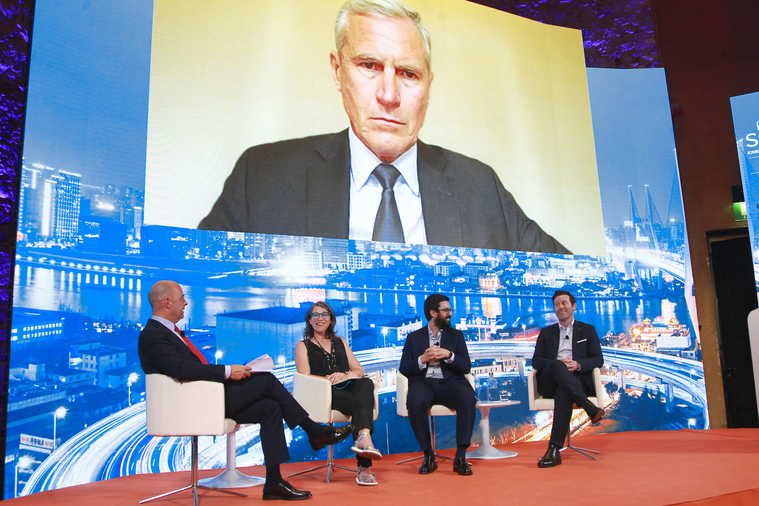 Europa tem de recriar uma cadeia de abastecimento