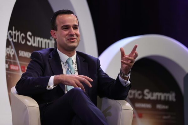 Regalado antecipa “novidades positivas” em investimento estrangeiro na energia