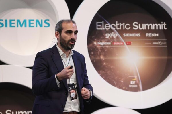 Negócios Iniciativas | A rede elétrica é a autoestrada da economia