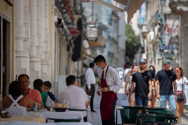 Turismo é o setor com mais trabalhadores pobres