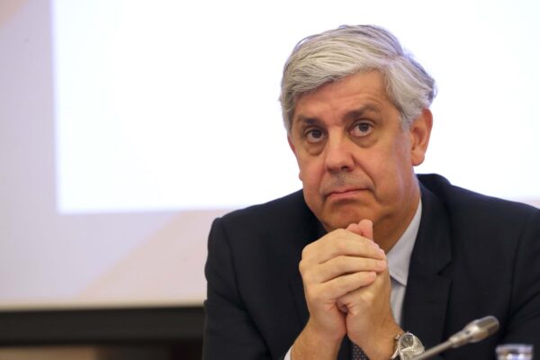 Banco de Portugal revê PIB em baixa e mantém défices no horizonte