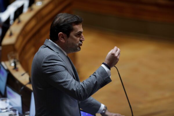 Hugo Soares vai recandidatar-se à liderança da bancada do PSD