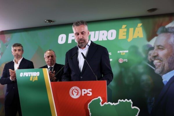 Pedro Nuno Santos assume “para já” mandato de deputado no parlamento