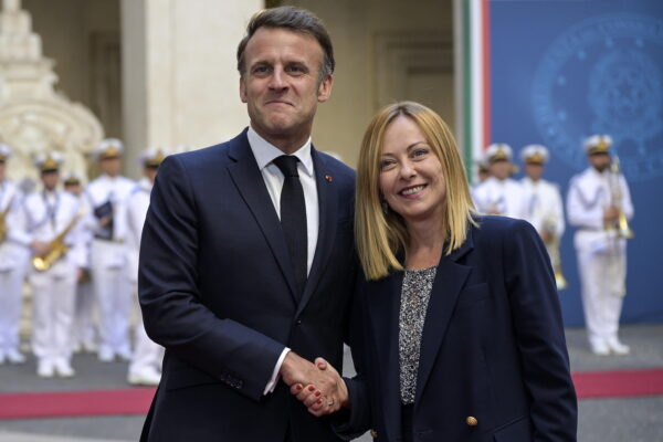 Meloni e Macron dizem querer trabalhar em conjunto por Europa mais soberana e forte