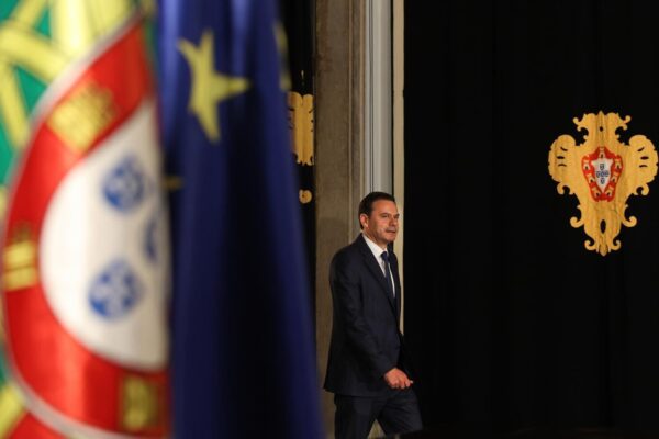 Montenegro mantém núcleo duro e cria superministério