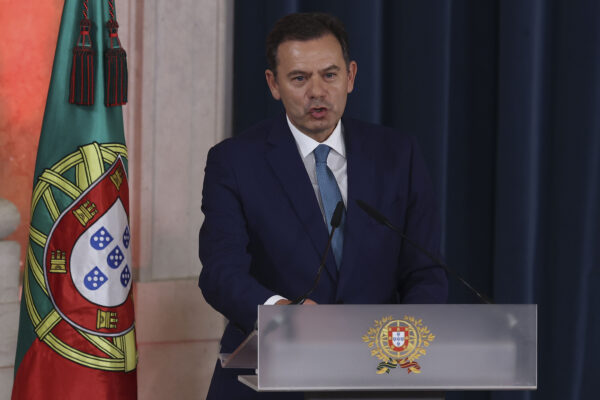 Montenegro promete “guerra à burocracia” e continuar a baixar IRS