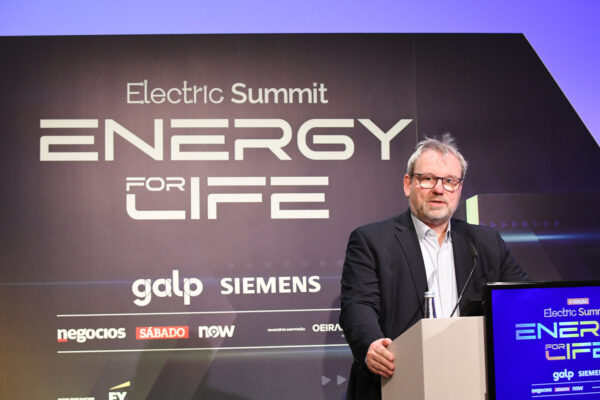 Wolfgang Münchau: “A UE é o rei vai nu e vai ficar muito mais fraca”