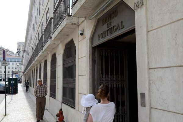 Dívida pública aumenta em abril para valor recorde de 280,9 mil milhões