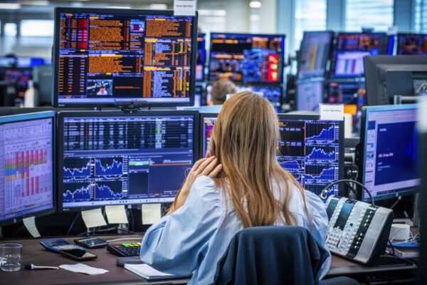 Europa encerra quarta sessão consecutiva no verde e em máximos de duas semanas