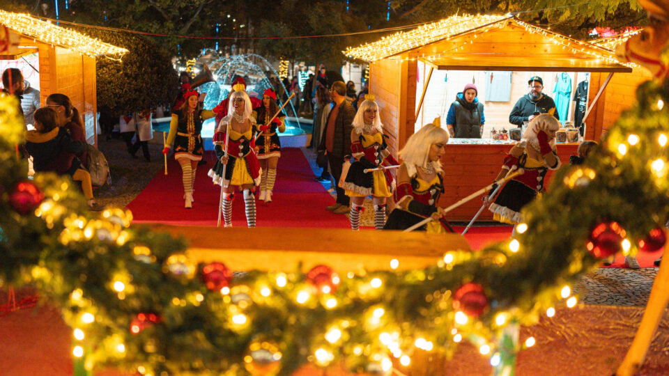 O Mercadinho de Natal proporciona sabores regionais e é dinamizado por artesãos locais