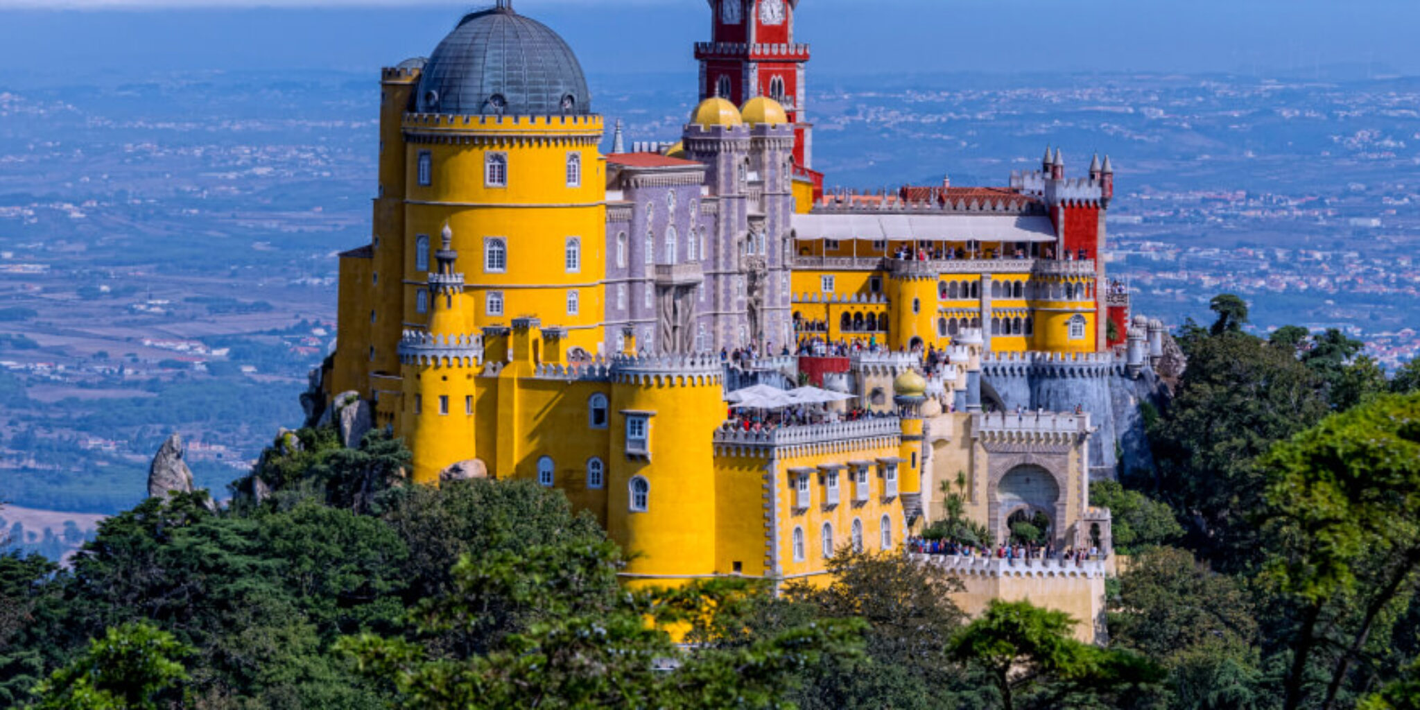 À noite descobrimos o Palácio da Pena