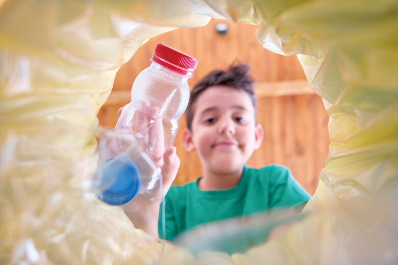 Aprenda a reciclar plástico sem dúvidas