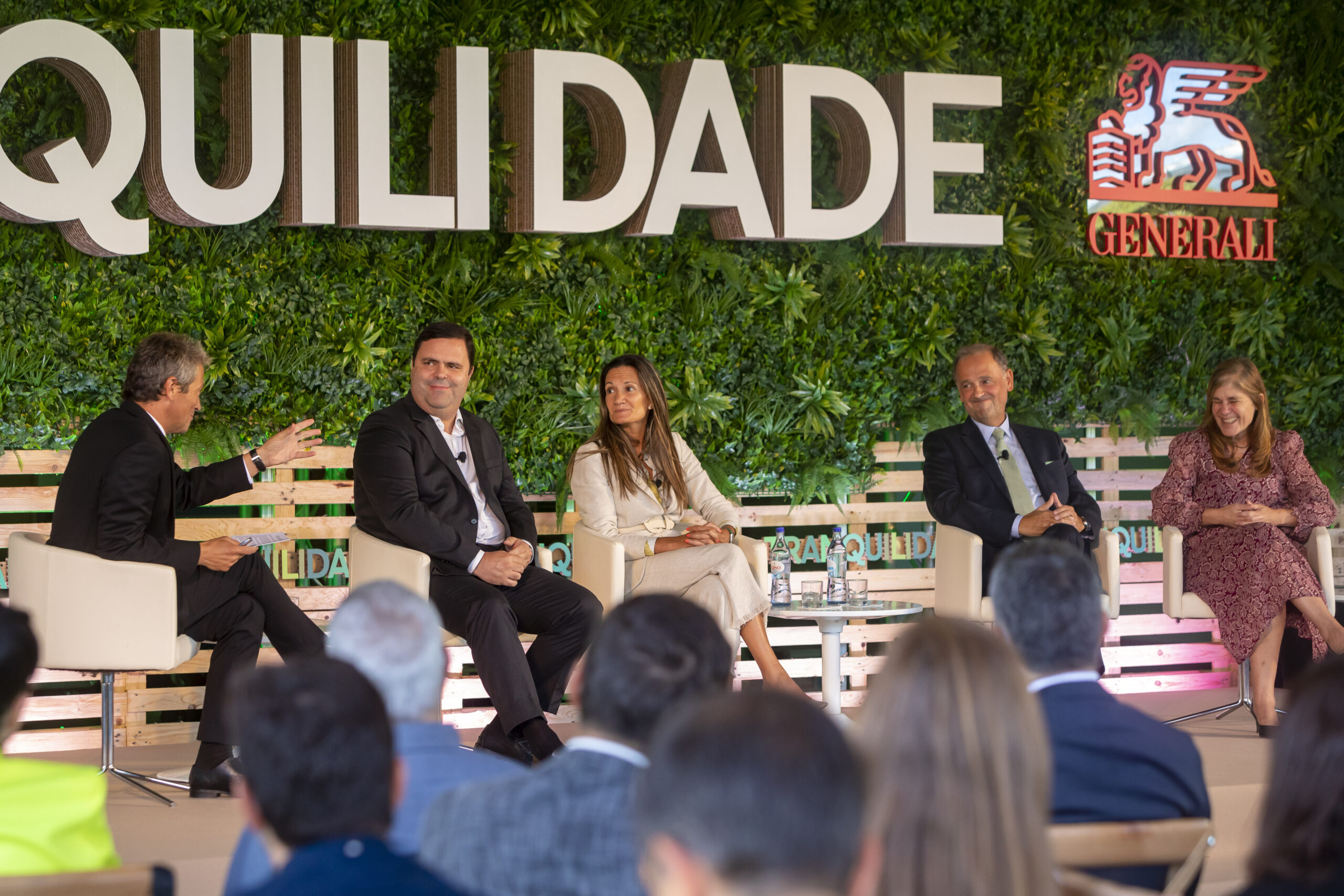 Os convidados durante a sessão.