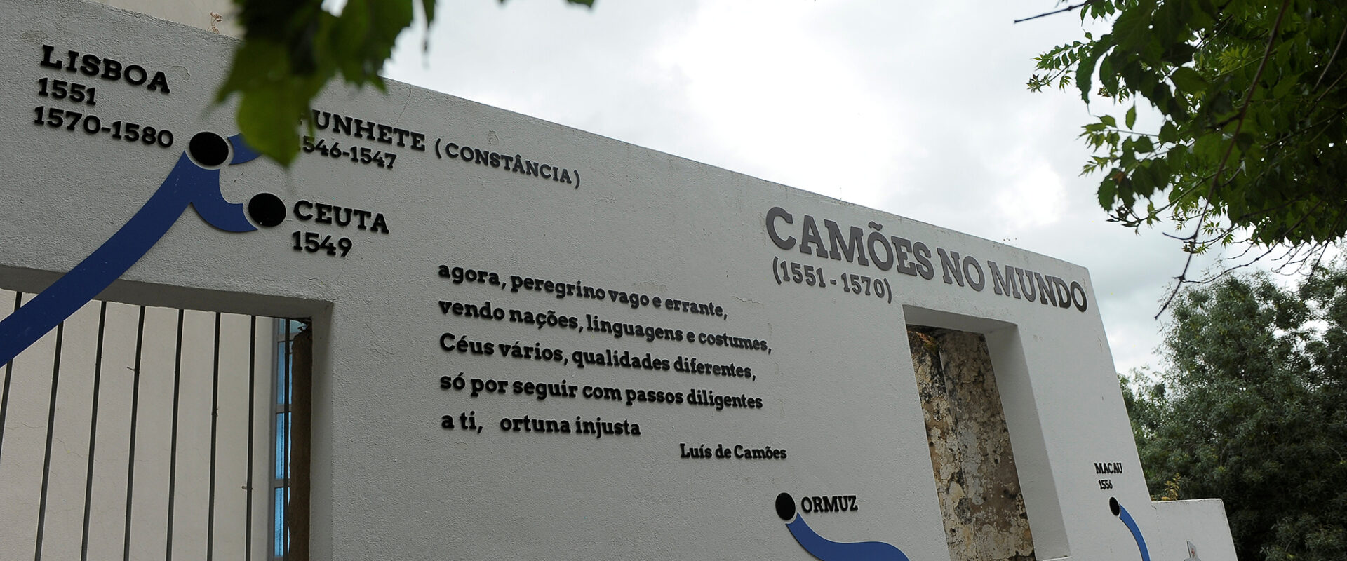 facade of the Casa Camões building in Constância