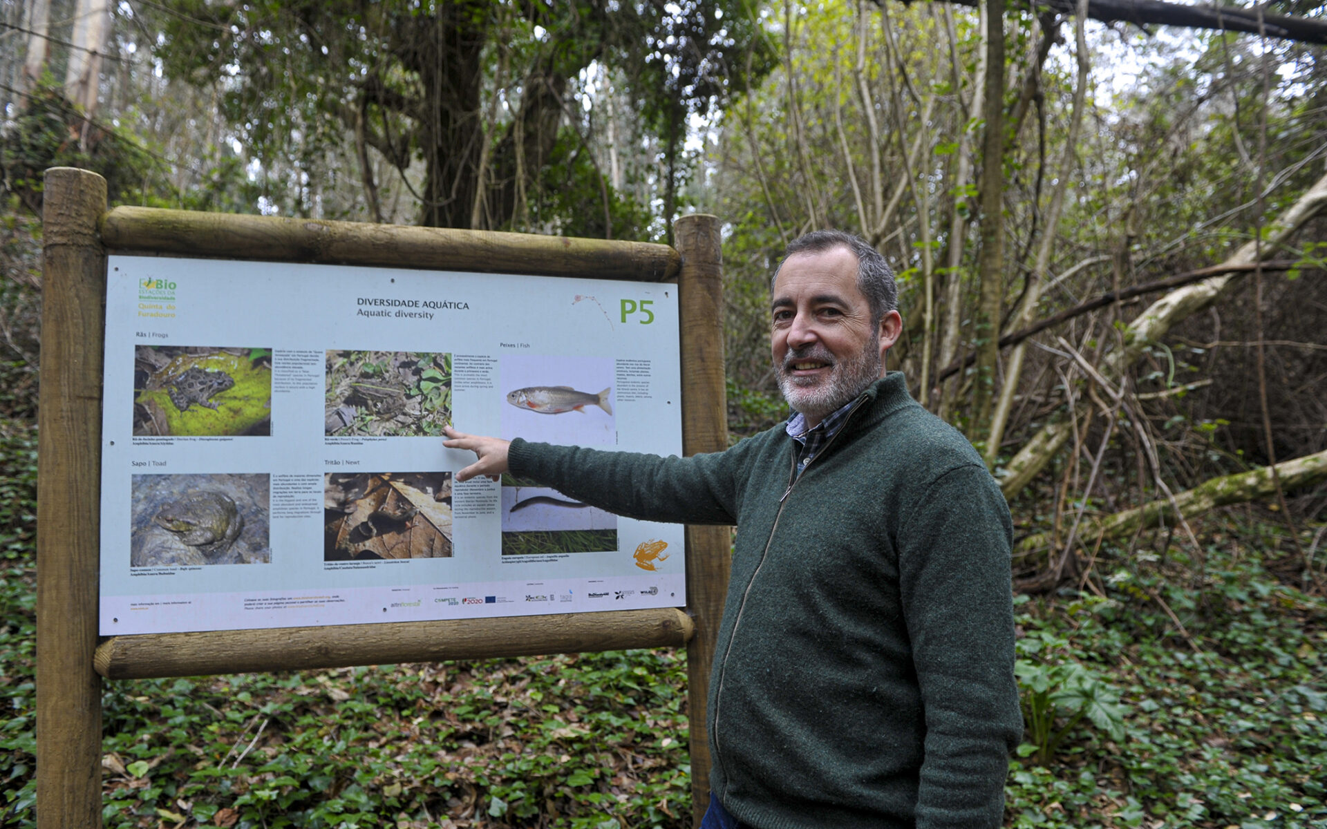 Painel informativo na estação de biodiversidade na Quinta do Furadouro