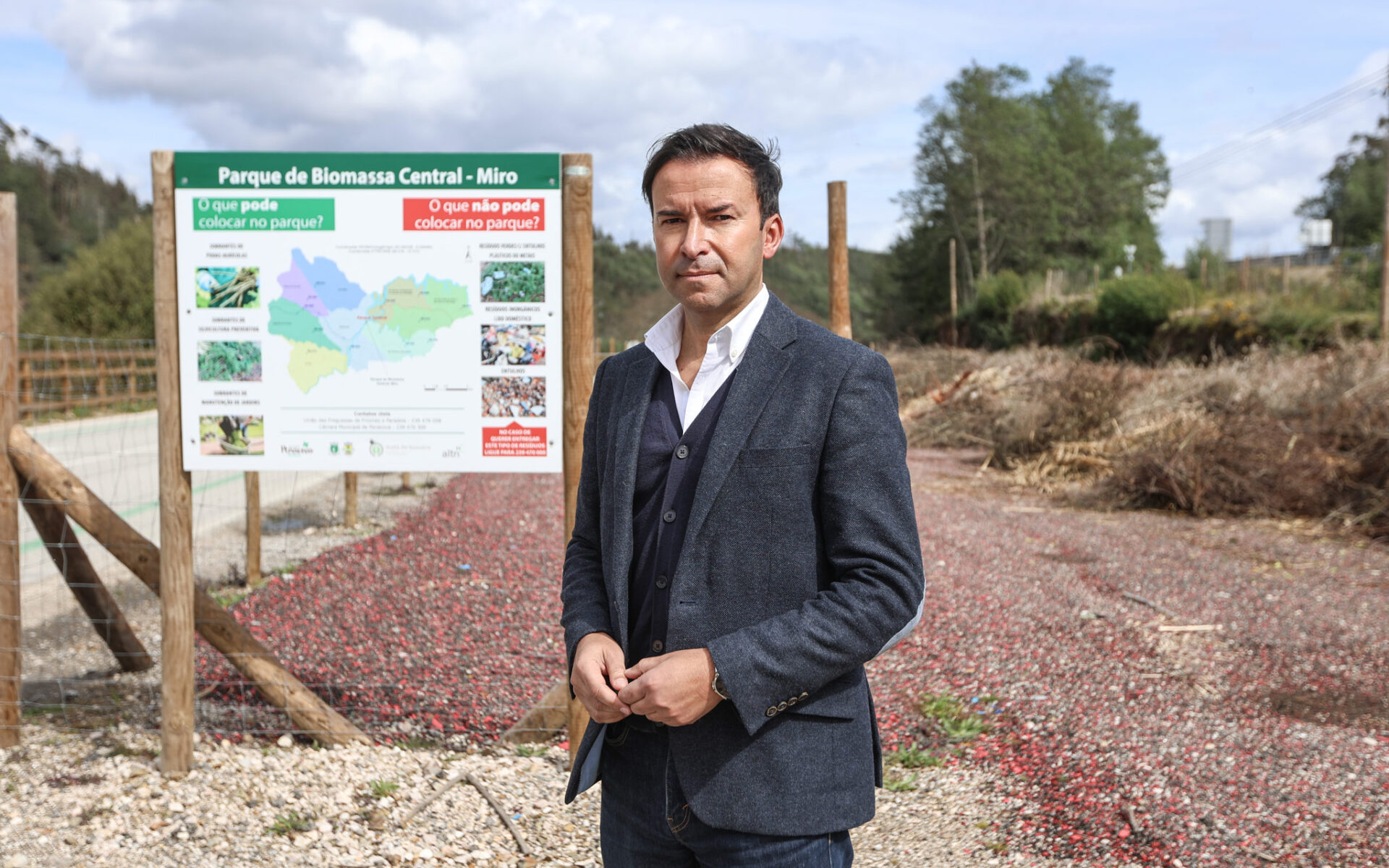 Álvaro Coimbra, Presidente da Câmara Municipal de Penacova, num dos parques de recolha de biomassa do município