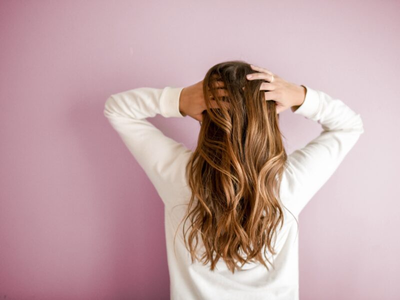 Queda de cabelo: porque acontece, o que fazer para evitar e como tratar