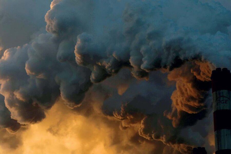 Emissões globais de carbono voltam a níveis pré-pandemia