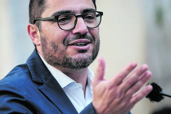 “É importante garantir o direito à habitação”: João Oliveira na estreia como eurodeputado único do PCP