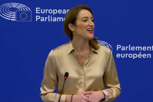 Prémio Sakharov para a Liberdade de Pensamento 2025 atribuído a jornalistas bielorrusso e georgiana