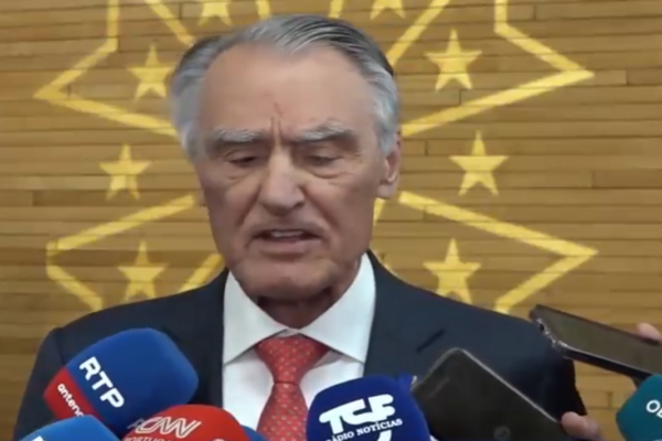 Distinção europeia a Cavaco Silva sem consenso entre eurodeputados portugueses