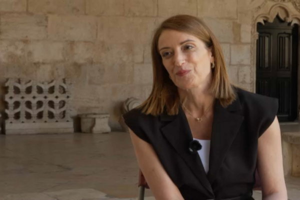 Roberta Metsola: “UE está no caminho certo”