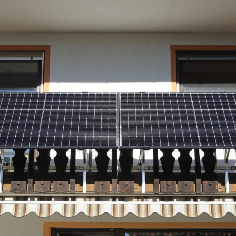 Kits de painéis solares de autoinstalação para varandas, o que deve saber