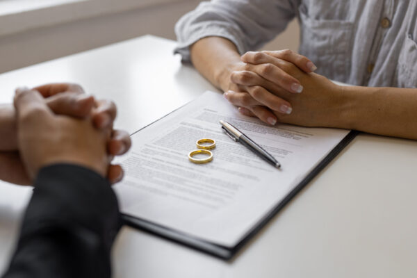 Licença de casamento: conheça os seus direitos